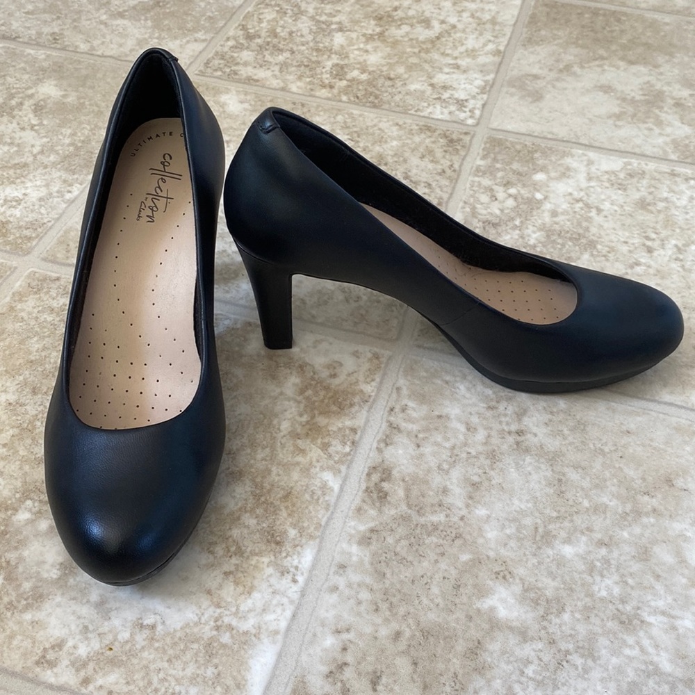 Clarks high heel leather shoes Sz 7